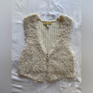 UO fuzzy sweater vest ivory XS